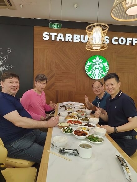 與客戶進(jìn)行簡單的午餐。.jpg